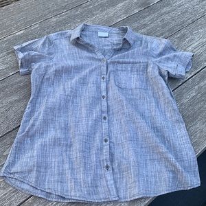 Large women’s Columbia short sleeved shirt